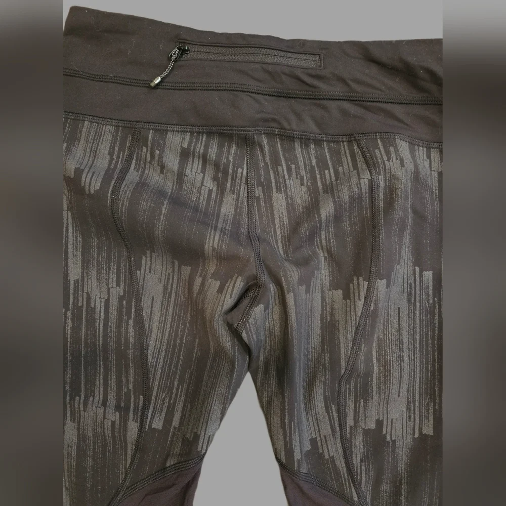 Lululemon Chic Black and Gray Patterned Leggings